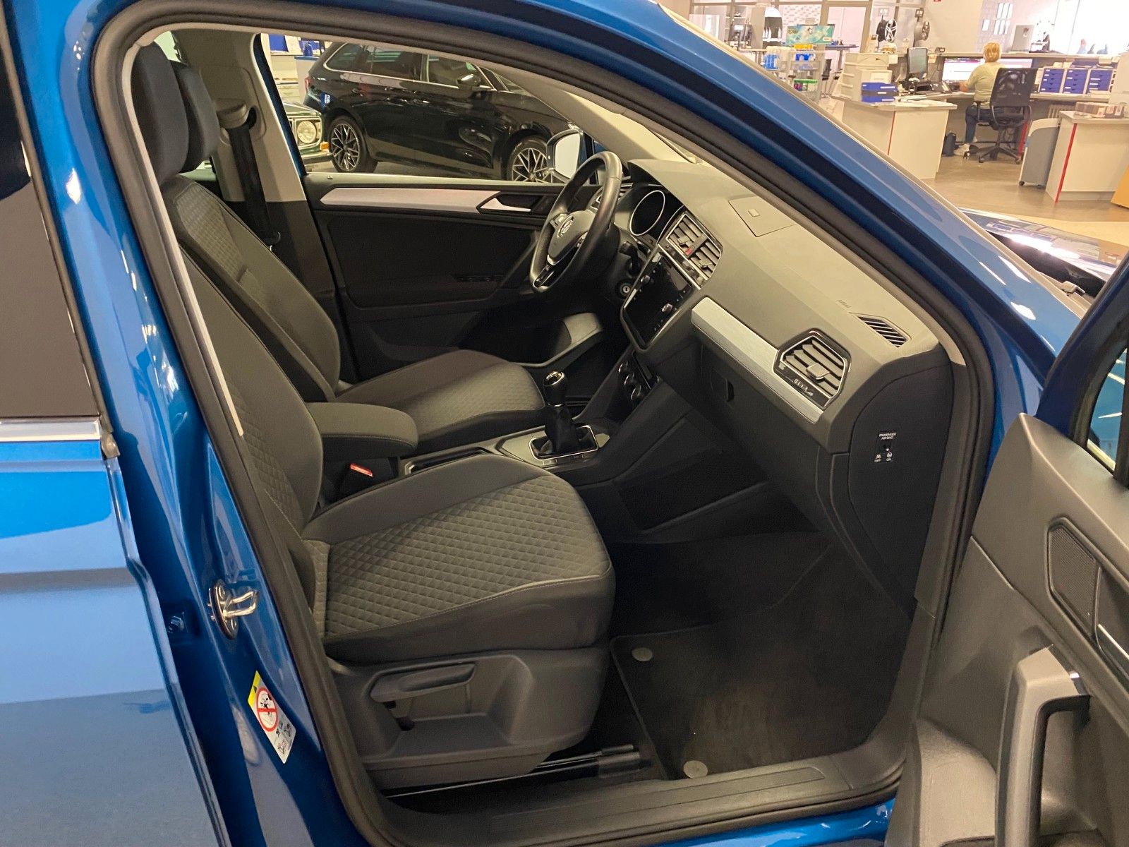 Fahrzeugabbildung Volkswagen Tiguan 1.5 TSI Comfortline+AHK+NAVIGATION+ACC+CD