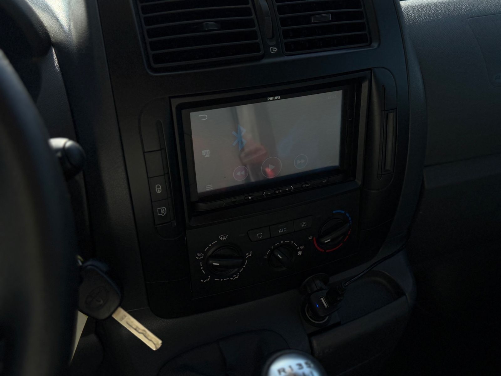 Proace L2H1 Comfort 2.0 6-Sitzer Rollstuhl Rampe