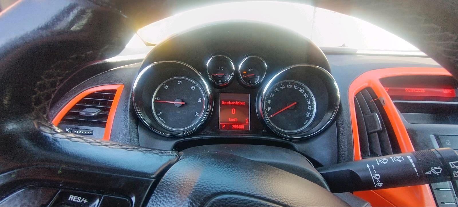 Opel Astra 2011 — interior