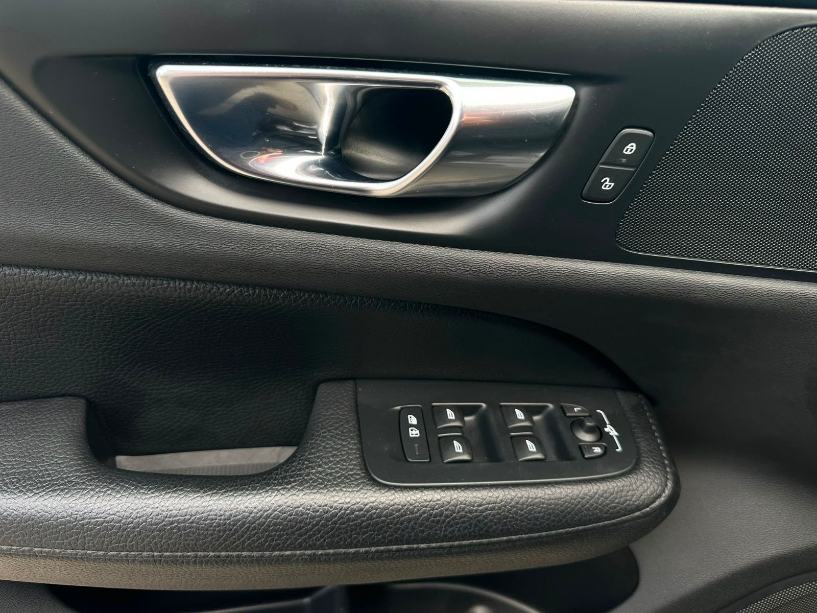Volvo V60 Kombi R Design Expression Recharge Plug-In H foto 23