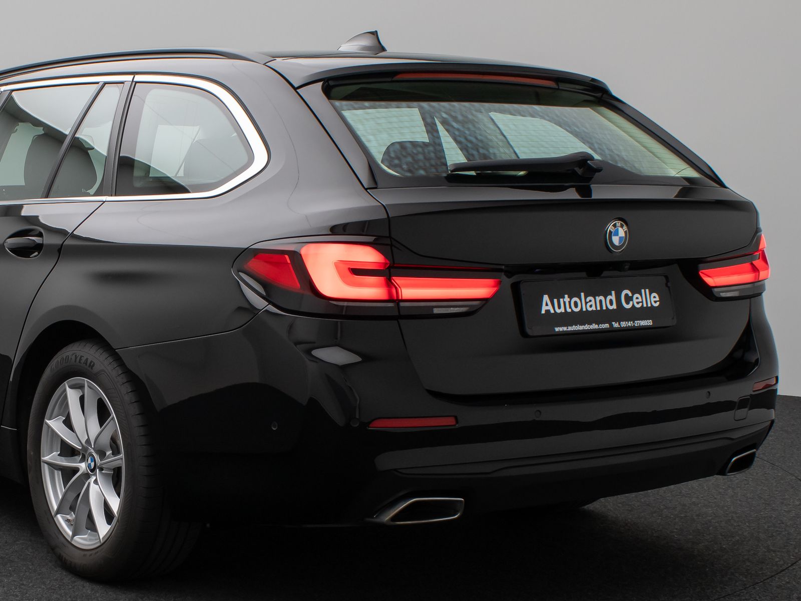 Fahrzeugabbildung BMW 520d xD Kamera HUD DAB 4xKlima Sport Leder Alarm
