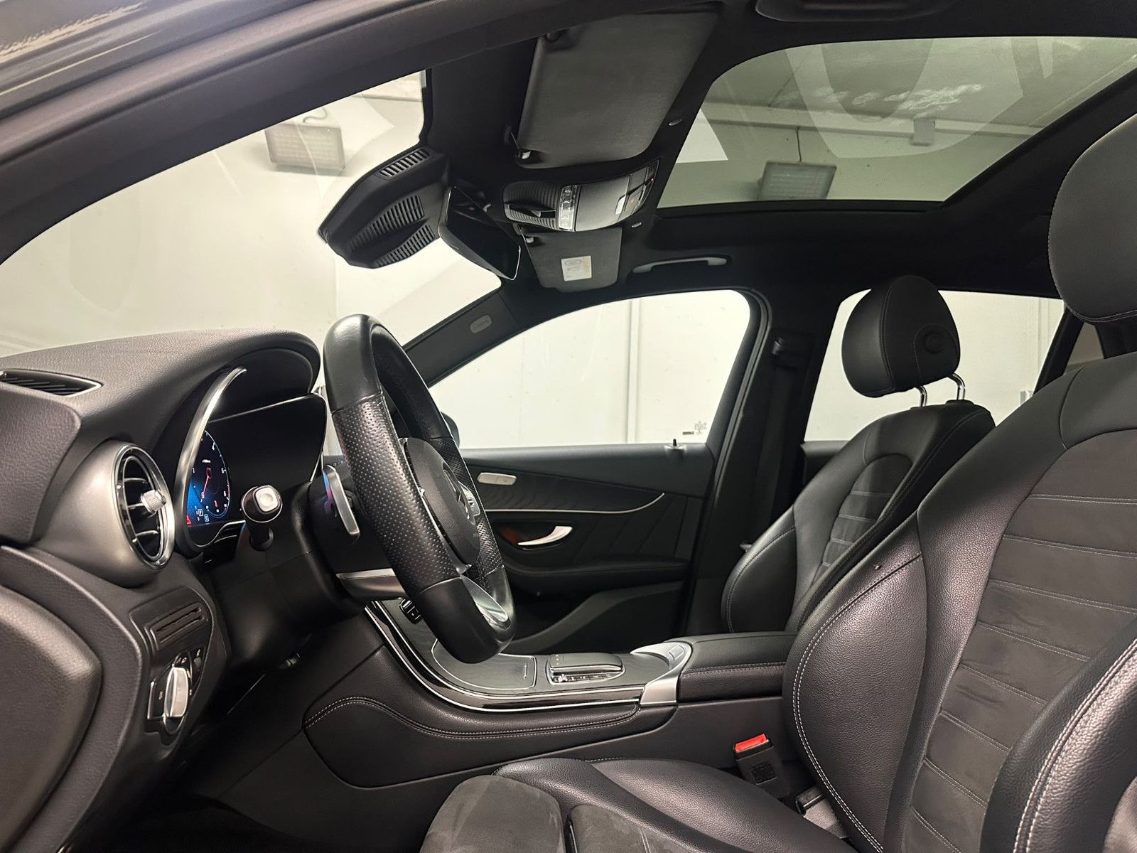 Fahrzeugabbildung Mercedes-Benz GLC 220 d 4MATIC AMG*PANO*360*HUD*AHK*DISTRO