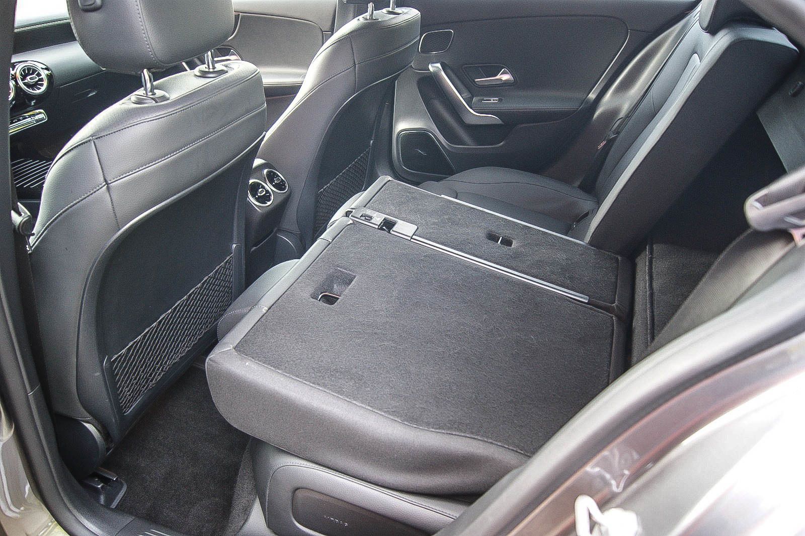 Fahrzeugabbildung Mercedes-Benz A 250e Lim Edition 19 BURMESTER GARAGENTORÖFFNER