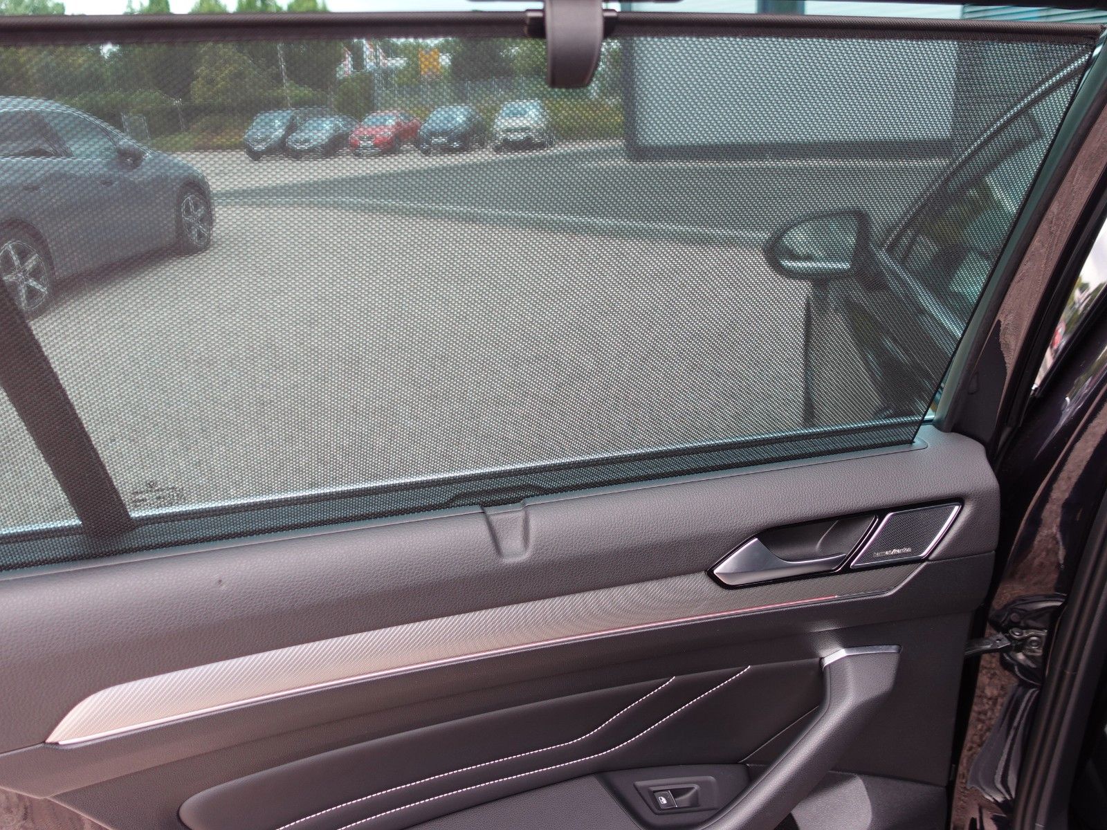 Fahrzeugabbildung Volkswagen Passat Variant 1.5 TSI OPF DSG R Line Pano/HarmK