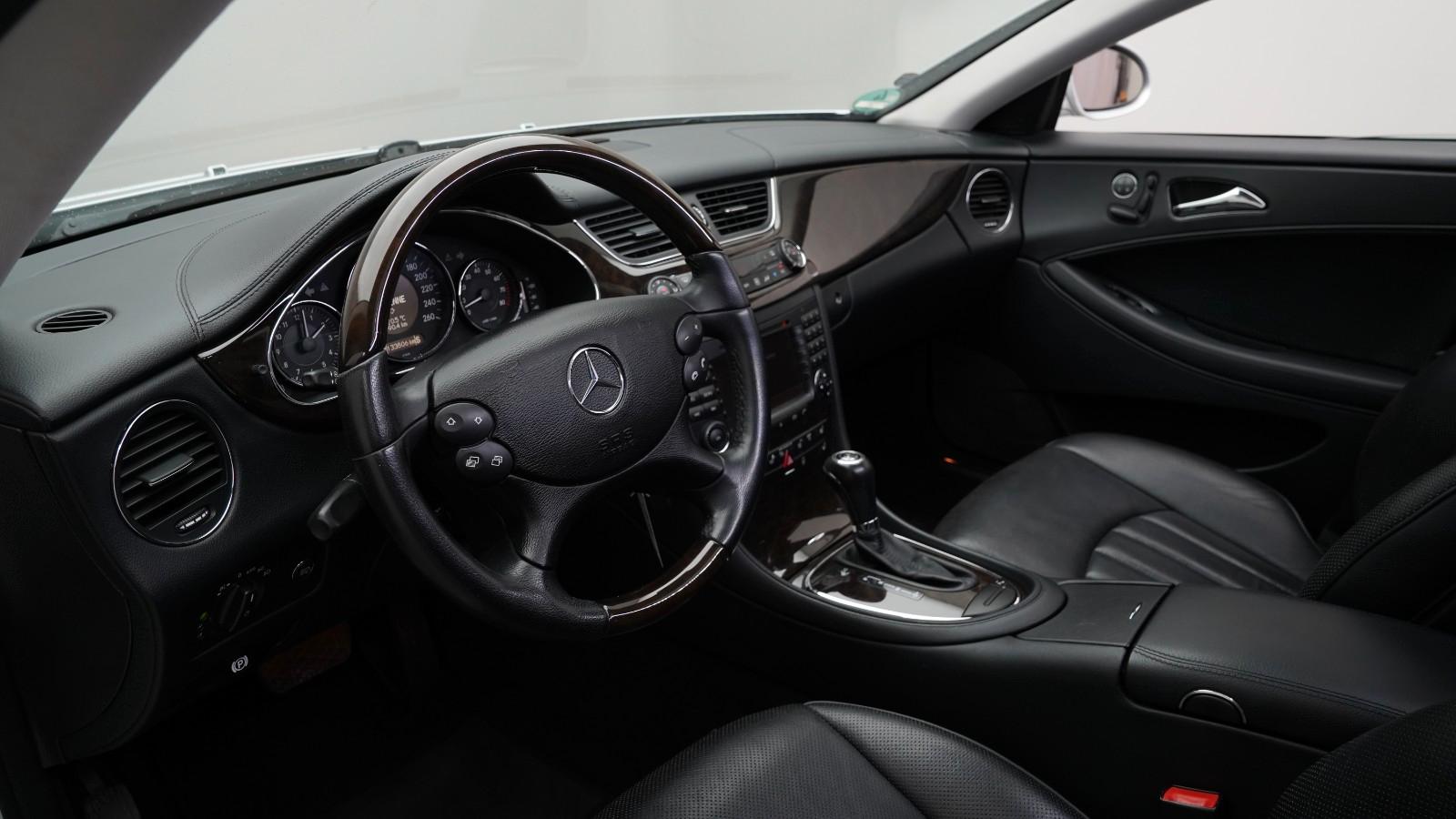 Mercedes-Benz CLS 350 CGI 3.5 V6 292 ch • BVA • Harman Kardon • Cuir • Toit Ouvrant