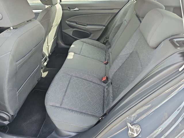 Fahrzeugabbildung Volkswagen Golf Variant 1.5 eTSI LIFE LED-PLUS NAVI AHK SHZ