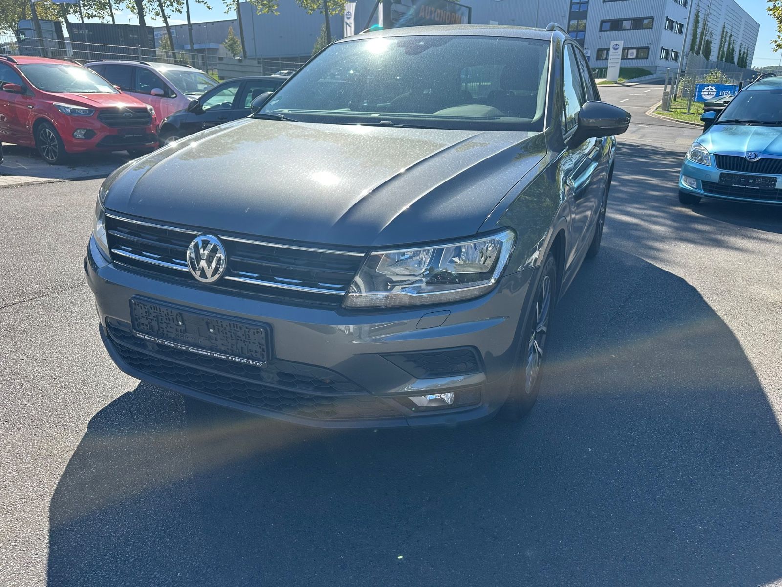 Volkswagen Tiguan - 1