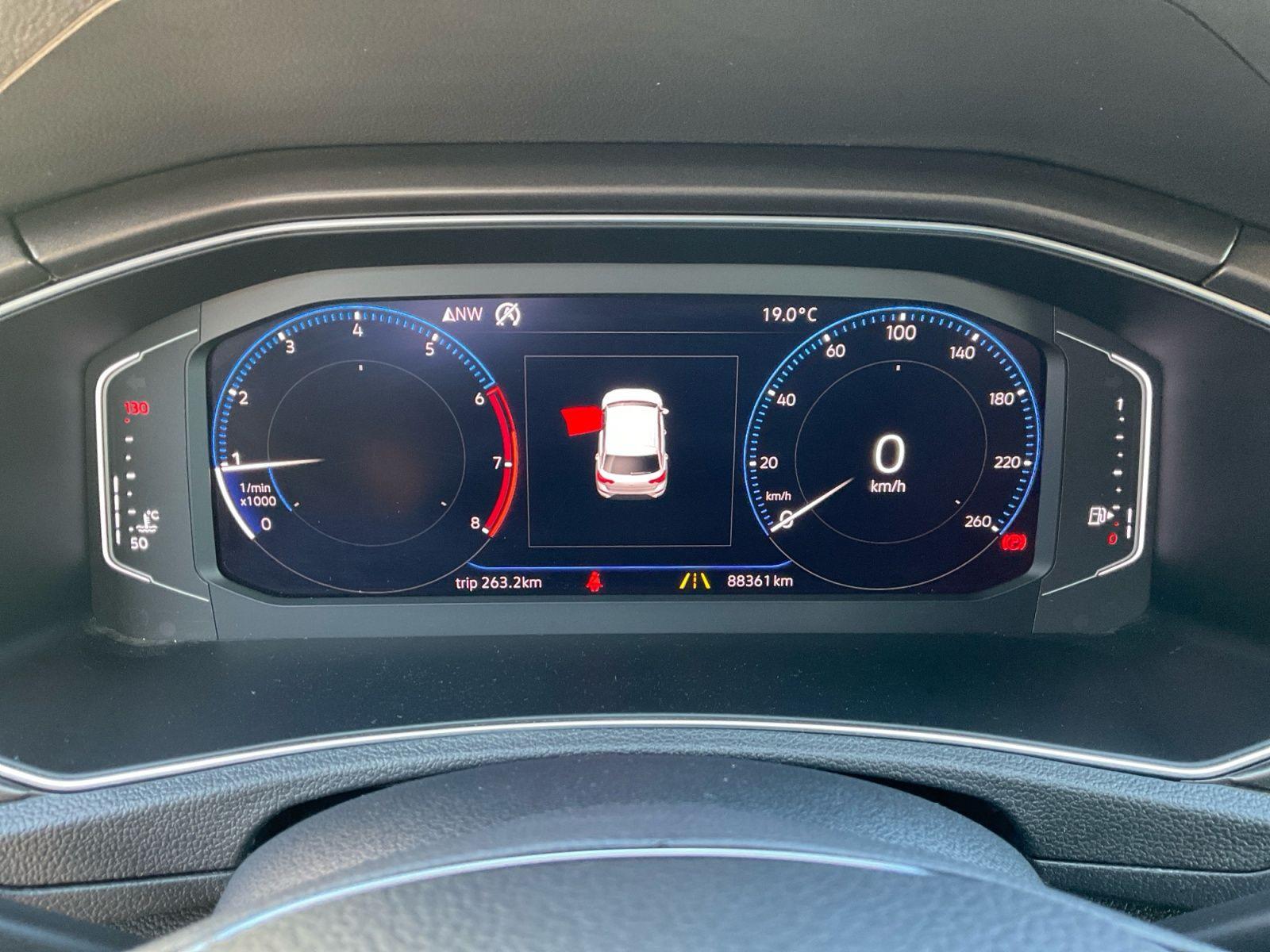 Volkswagen T-Roc 1.0 TSI Style KAMERA LED SITZHZG ALLWETTER