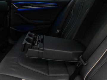 Fahrzeugabbildung BMW 520d M Sport Kamera DAB HiFi Stop&Go Komfort