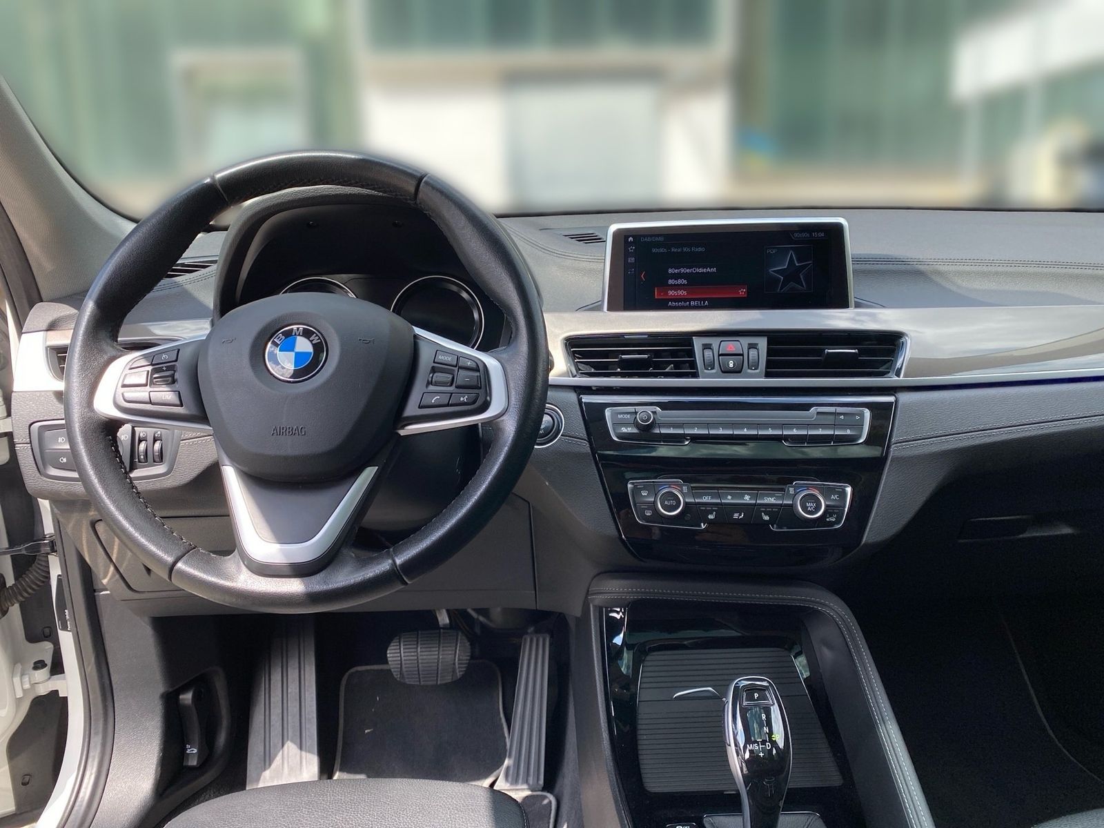 BMW X1 xDrive20i xLine Navi Pano DA LED AHK PA imagem 3