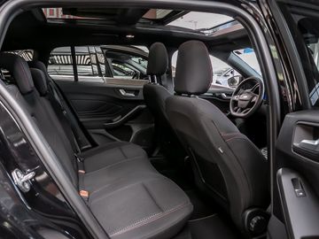 Ford Focus Turnier 1.0 ST-Line X Fahrerassistenzpaket