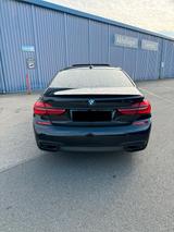 BMW d M Paket Shadow HUD 360° Laser Softcl. Sitzbel. - BMW 7er Reihe in Hannover
