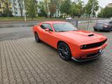 Dodge Challenger - Dodge Challenger: Orange