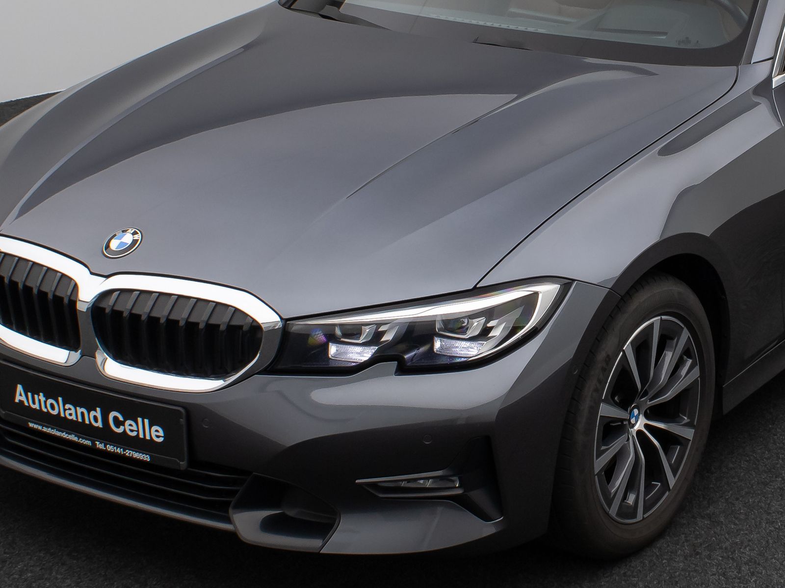 Fahrzeugabbildung BMW 320d Sport Line Panorama Kamera HUD DAB H/K AHK
