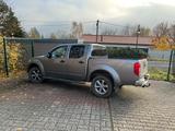 Nissan Eine Nissan Navara Pickup Lastkraftwagen - Nissan Navara aus 2015
