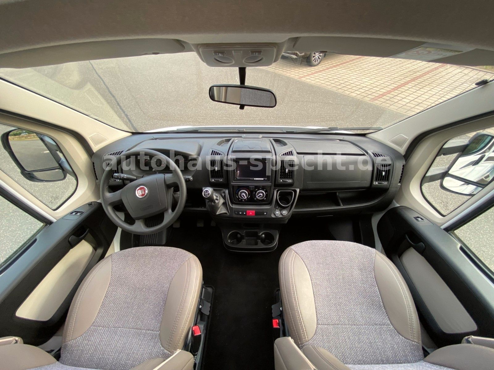 Fahrzeugabbildung Carado T334 / 3,5t / 1. Hand / kein Mietwagen