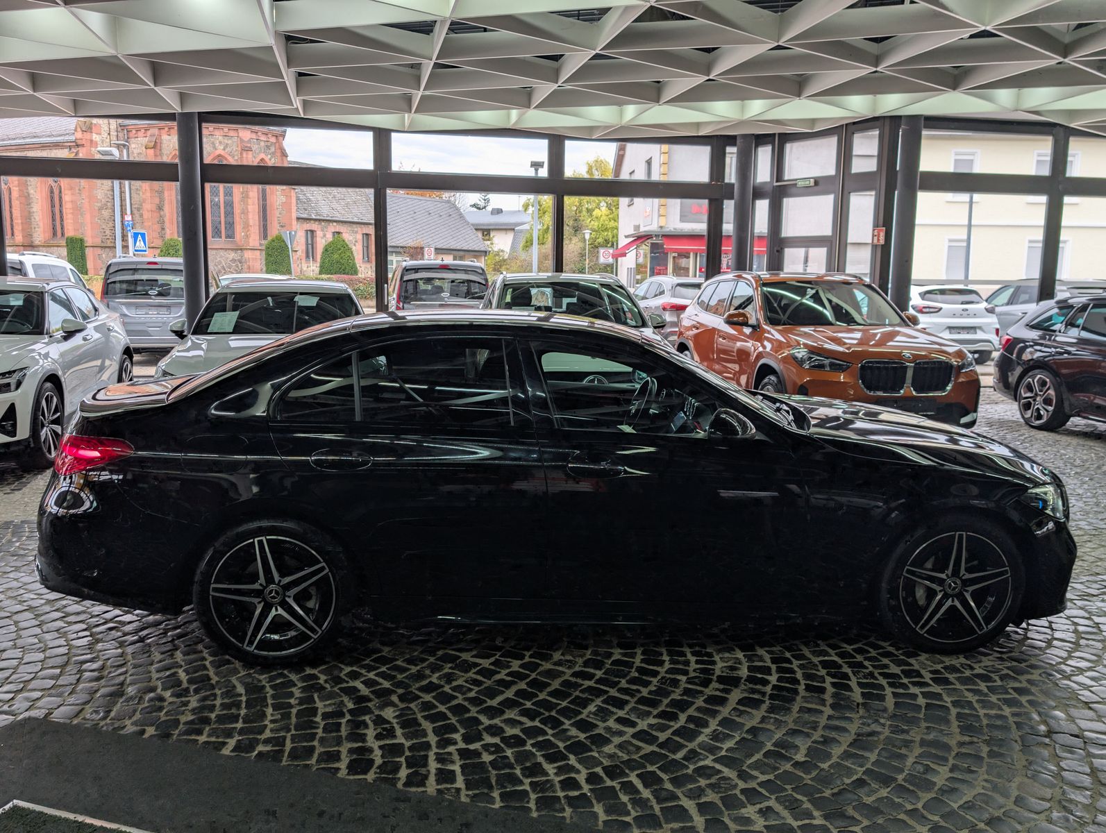 Fahrzeugabbildung Mercedes-Benz C 220 d AMG Night DIG. LIGHT MEMO IHC+ LEDER KAM