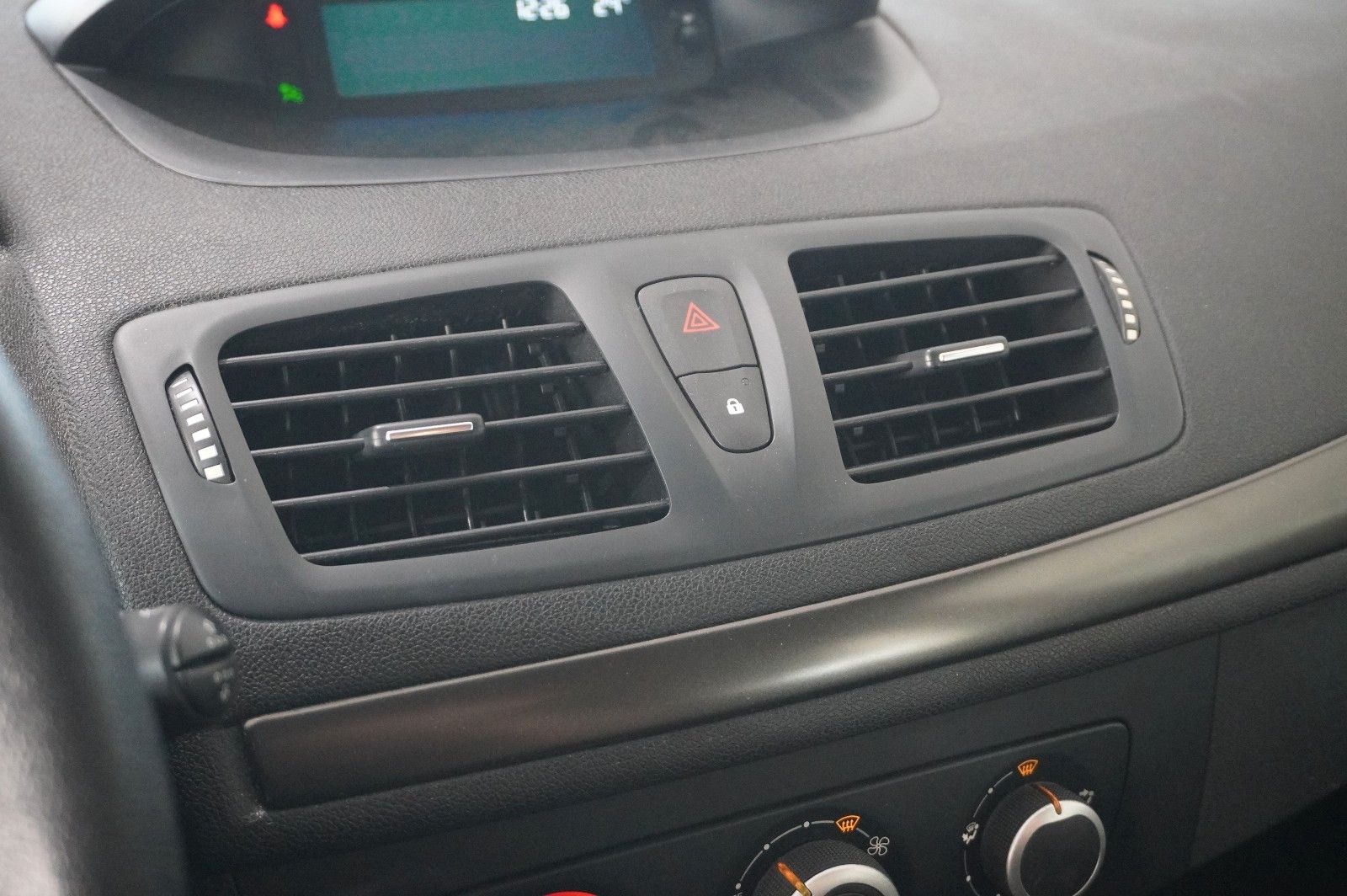 Fahrzeugabbildung Renault Megane Grandtour 1.6 AUTHEN. KLIMA/PDC/NEBEL/AHK