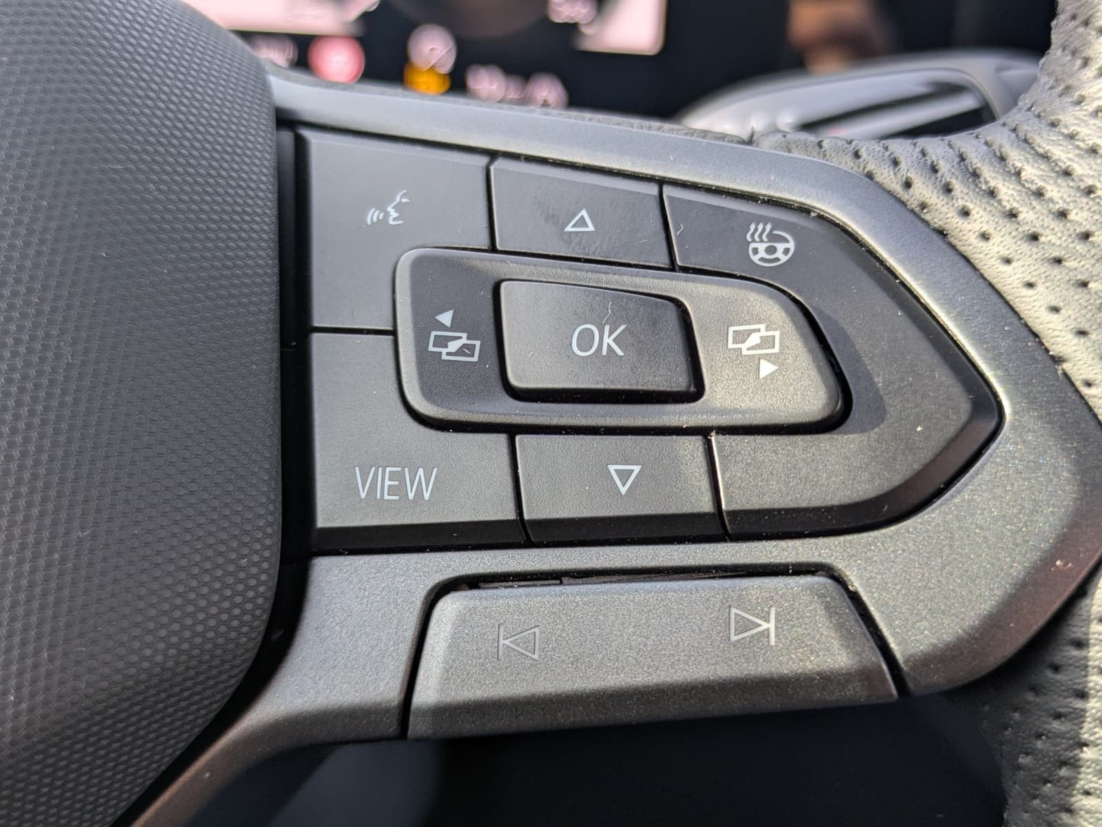 Fahrzeugabbildung Volkswagen Tayron 2.0 TDI 4M R-Line 7S*IQ-L.*LEDER*PANO*HUD