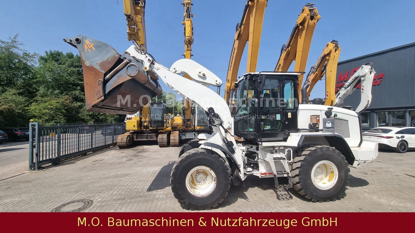 Fahrzeugabbildung CAT 930 M / BSS / AC / Waage / ZSA / Klappschaufel