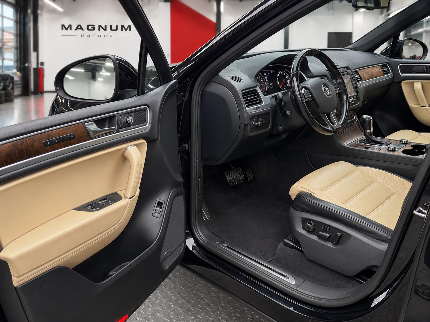 VOLKSWAGEN TOUAREG V6 TDI 3.0 245ch EXCLUSIVE 4MOTION - SUSPENSION PNEUMATIQUE - TOIT PANORAMIQUE - SIÈGES CUIR VENTILÉS - CHAUFFAGE AUXILIAIRE - ATTELAGE 3,5T