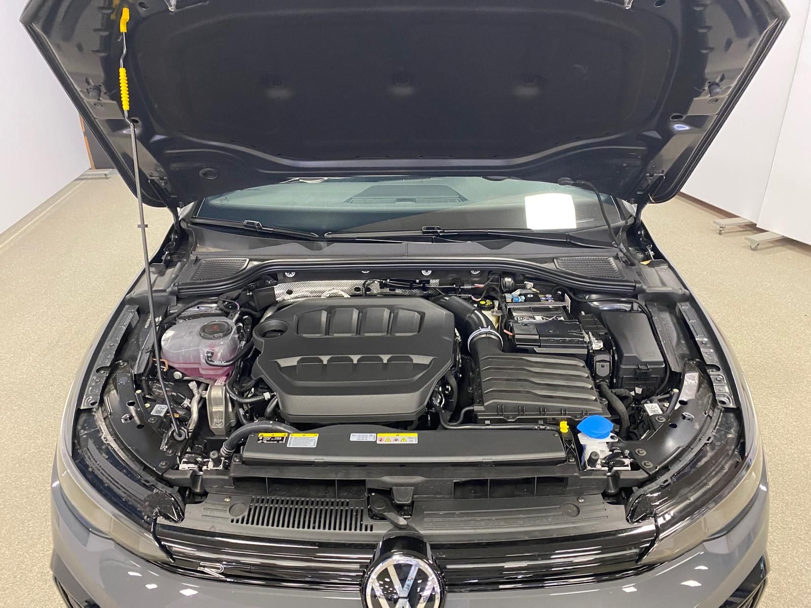 Fahrzeugabbildung Volkswagen Variant 2.0 TSI 4Mot R-Line BlackStyle+AHK+MATRI