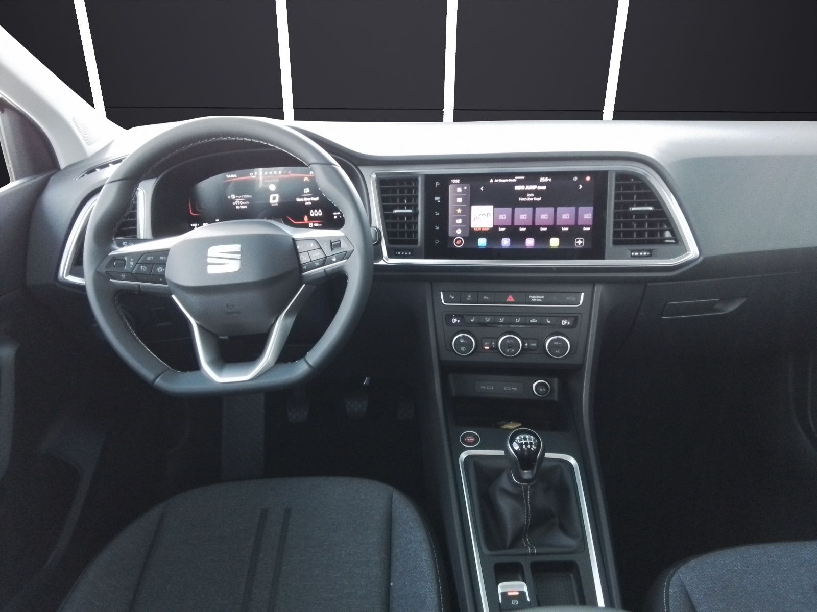 Fahrzeugabbildung SEAT Ateca TSI Style LED Navi ACC RFK SH App LM
