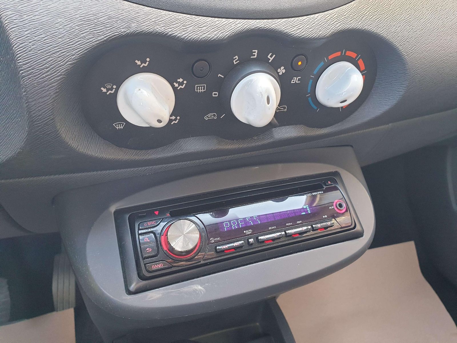 Twingo TÜV NEU/ Klima/ Allwetterreifen – Bild 12