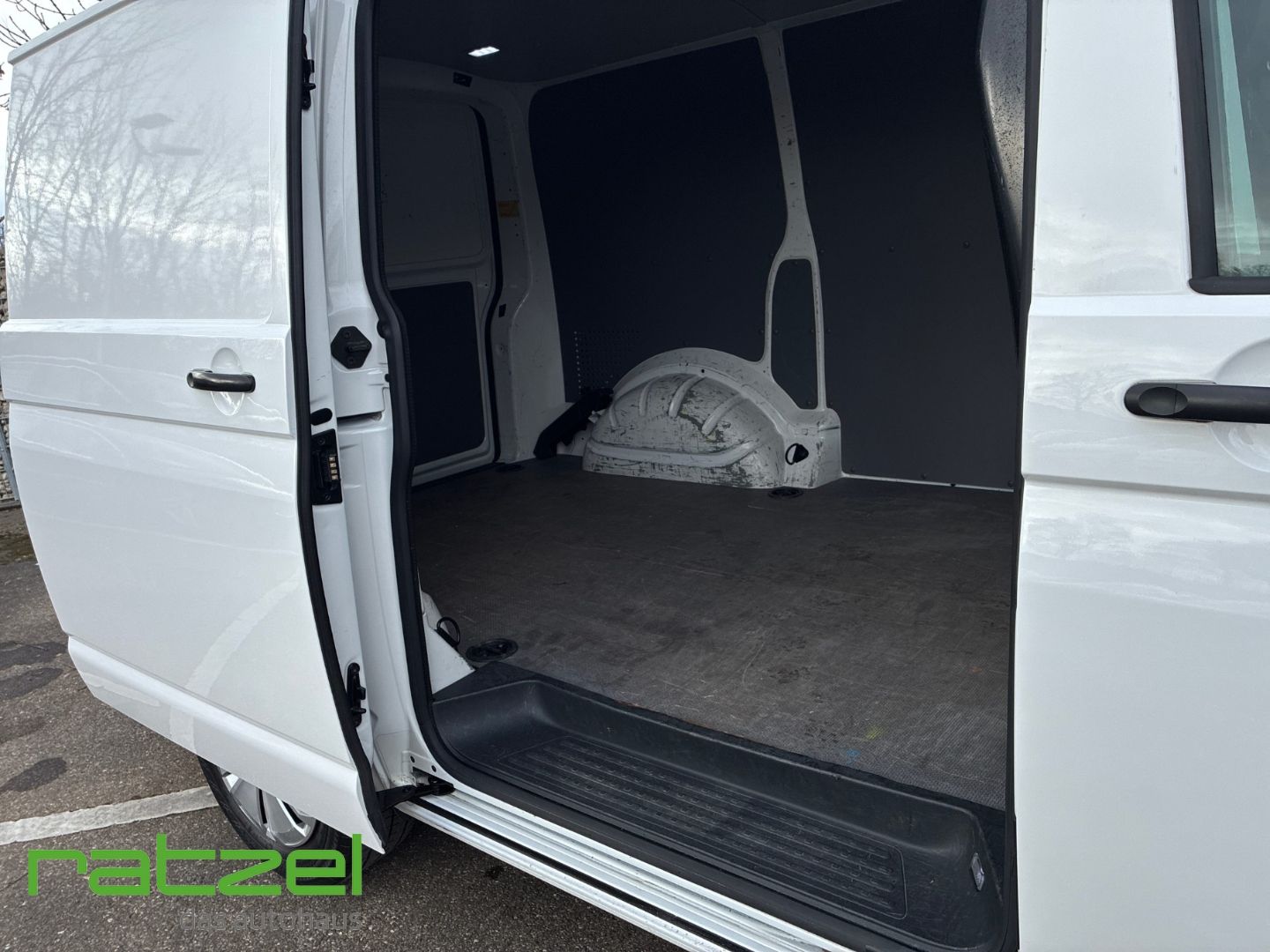 Fahrzeugabbildung Volkswagen T6.1 Kasten KR 2.0 TDI DAB Parklenkass. Notbrems