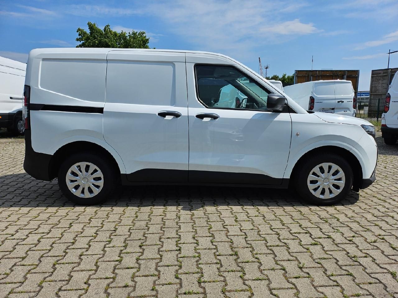 Fahrzeugabbildung Ford Transit Courier Trend