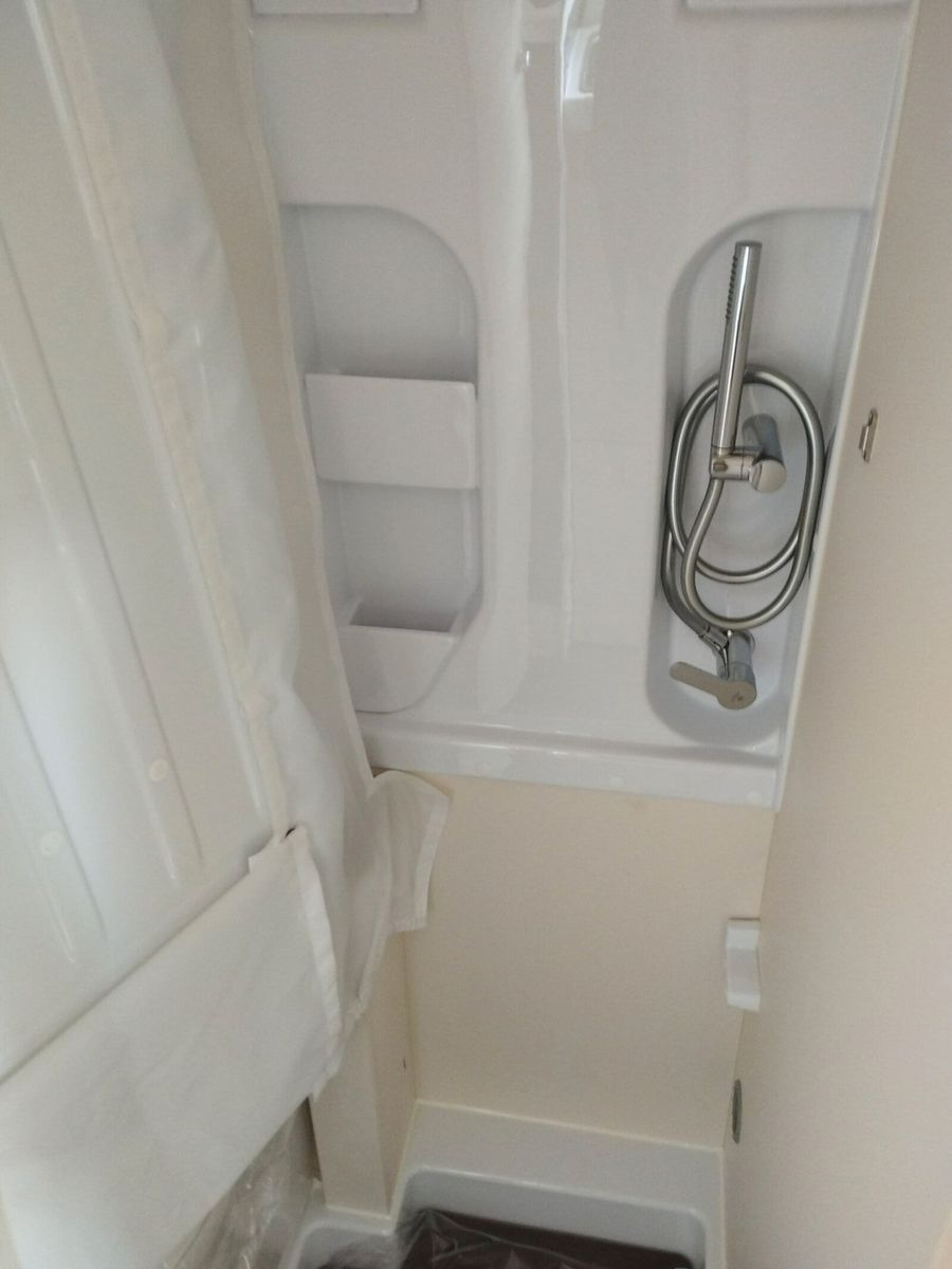 Fahrzeugabbildung Eura Mobil Van V 635 EB 40H Chassis, Skyroof, RFK