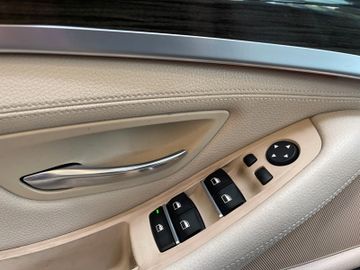 BMW 530 d xDrive *M-PAKET*HUD*AHK*BI-XENON*PANO*STHZ
