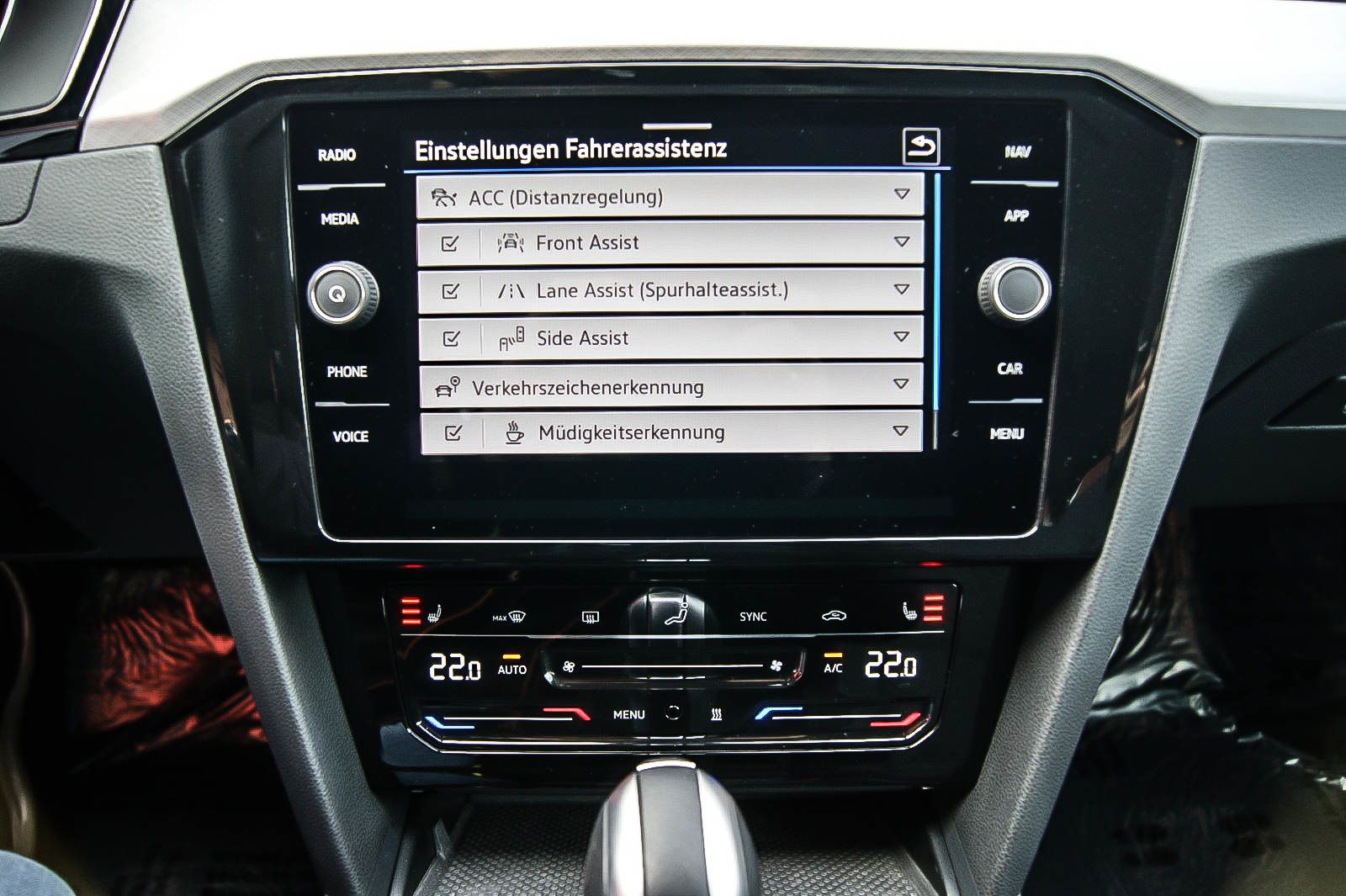 Fahrzeugabbildung Volkswagen Passat Variant GTE MATRIX-LED IQ.DRIVE ACC 1HAND