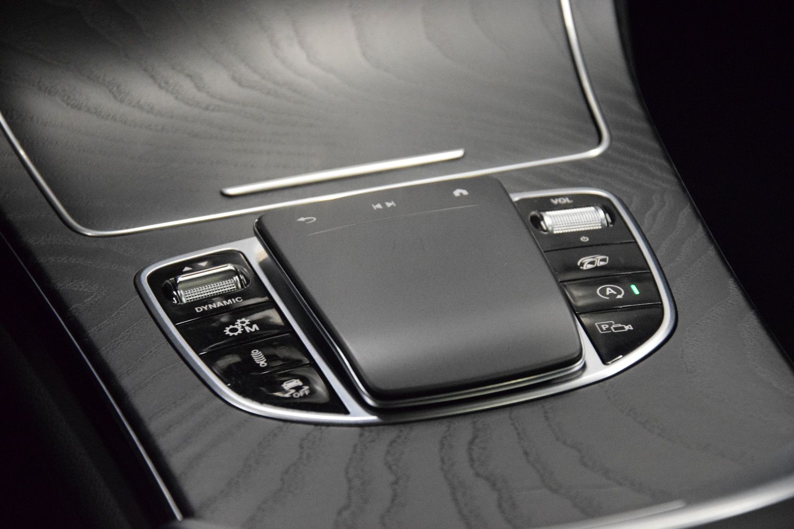 Fahrzeugabbildung Mercedes-Benz GLC 43 Coupe AMG 4Matic Pano s.AGA HuD ACC Burme