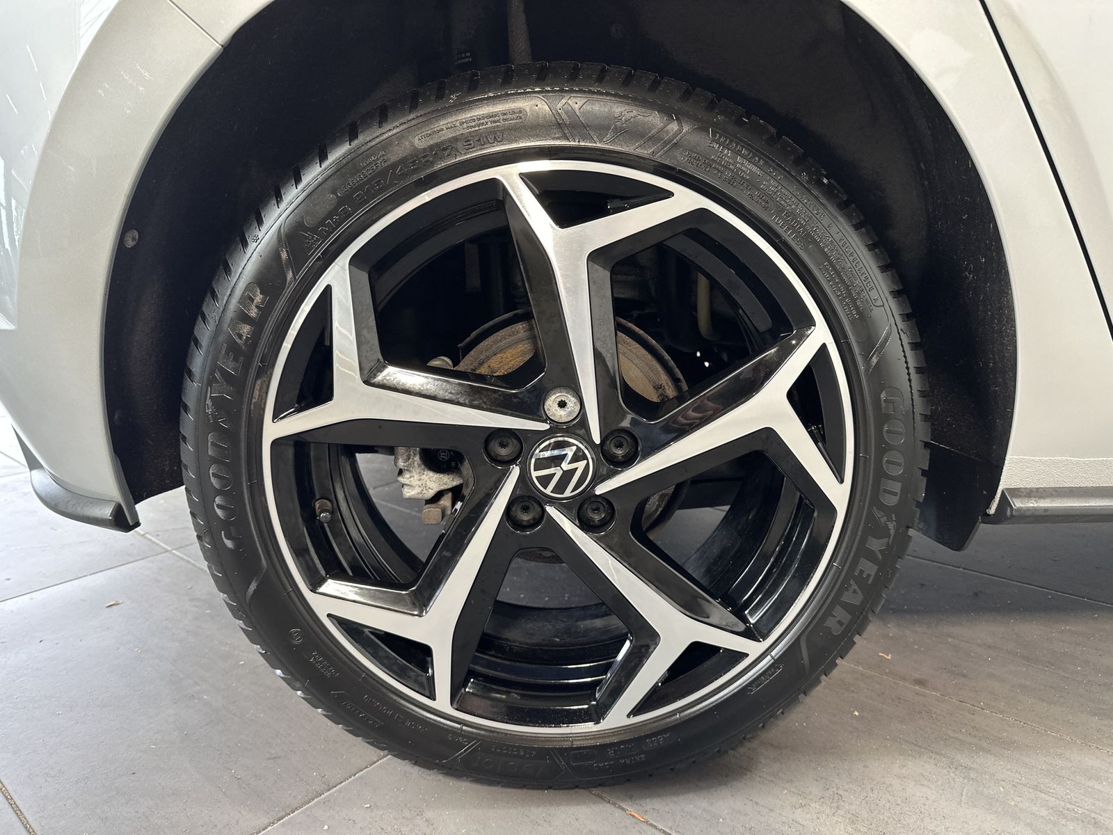 Fahrzeugabbildung Volkswagen Polo 1.0 TSI DSG R-Line NAV+LED+DIGDISPLAY+BEATS