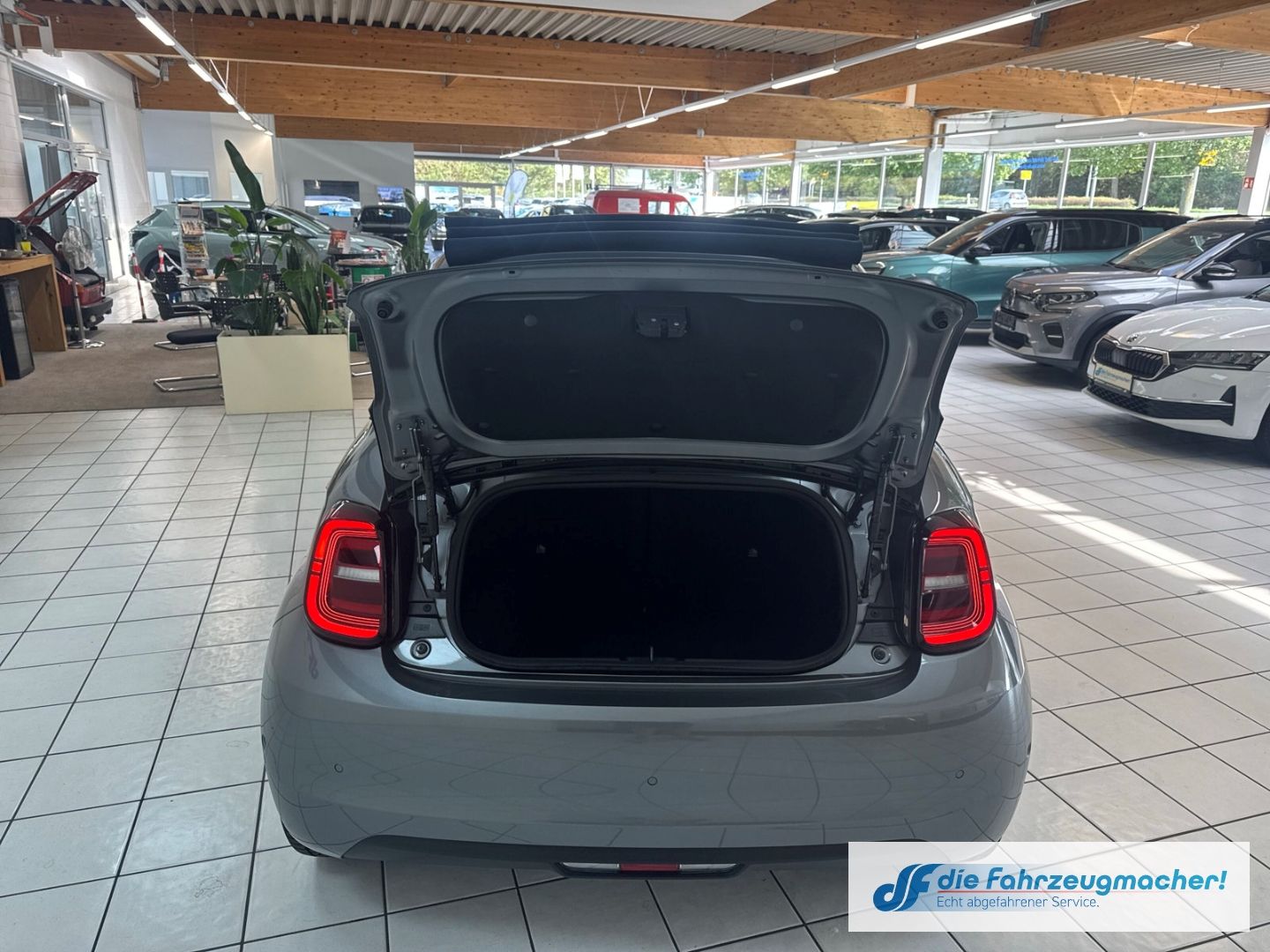 Fahrzeugabbildung Fiat 500 e CABRIO Sitzhzg CarPlay Kamera Klimaautom F