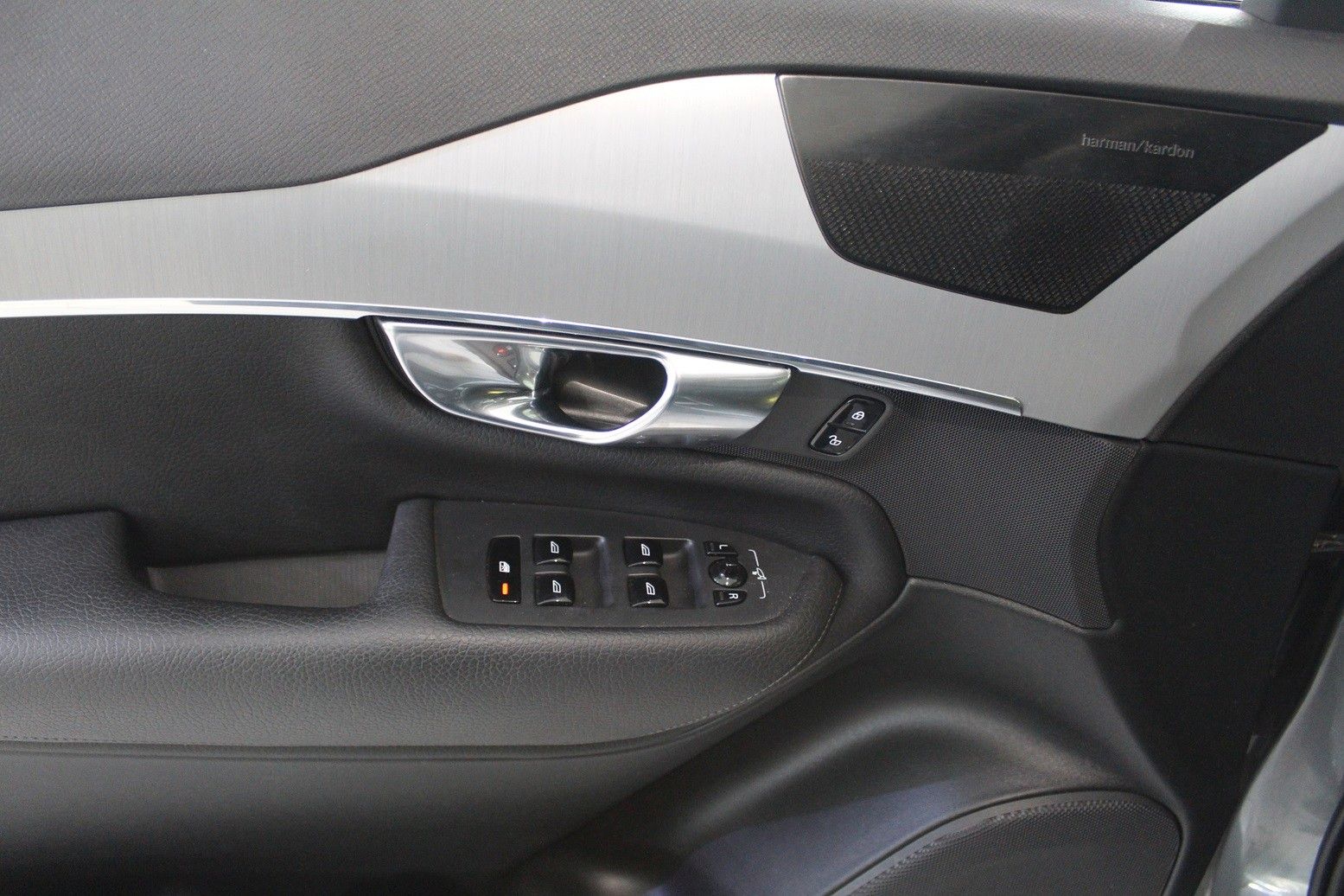 Fahrzeugabbildung Volvo XC90 Momentum Pro  AWD/4xSHZ/LHZ/PANO/LEDER/HUD