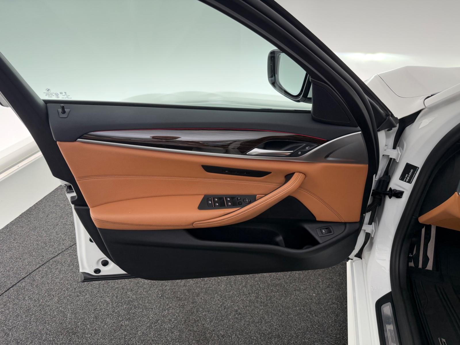 BMW 530d *M SPORT*SHADOW-LASER-PANO-360°-HUD-ACC-LHZ