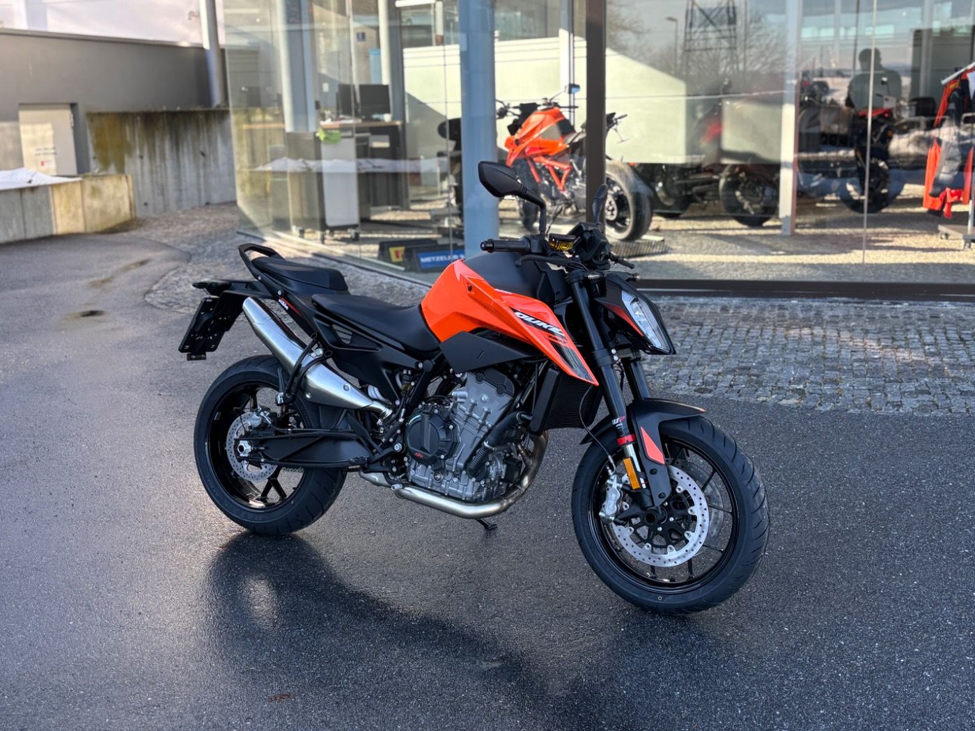 Fahrzeugabbildung KTM 790 Duke Modell 2026 mitTech Pack auch in Schwar