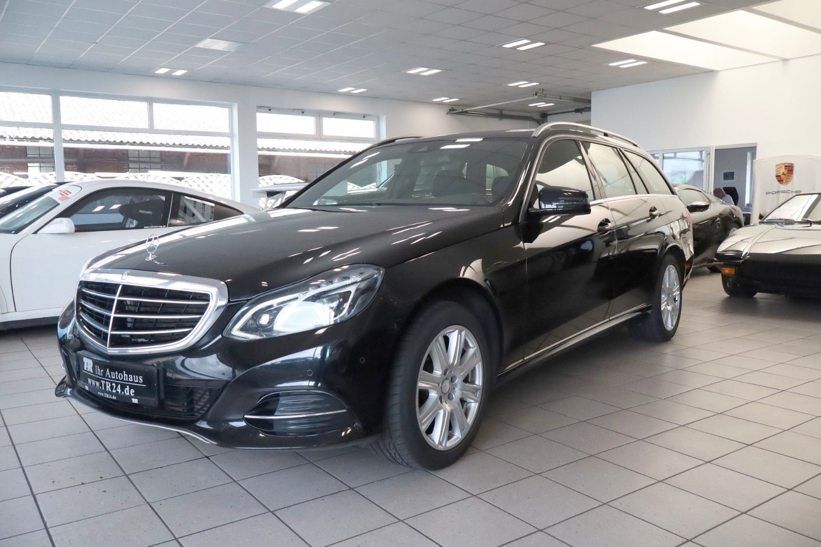 Fahrzeugabbildung Mercedes-Benz E 220 T CDI Elegance BlueEff. AHK, NAVI, 17Zoll