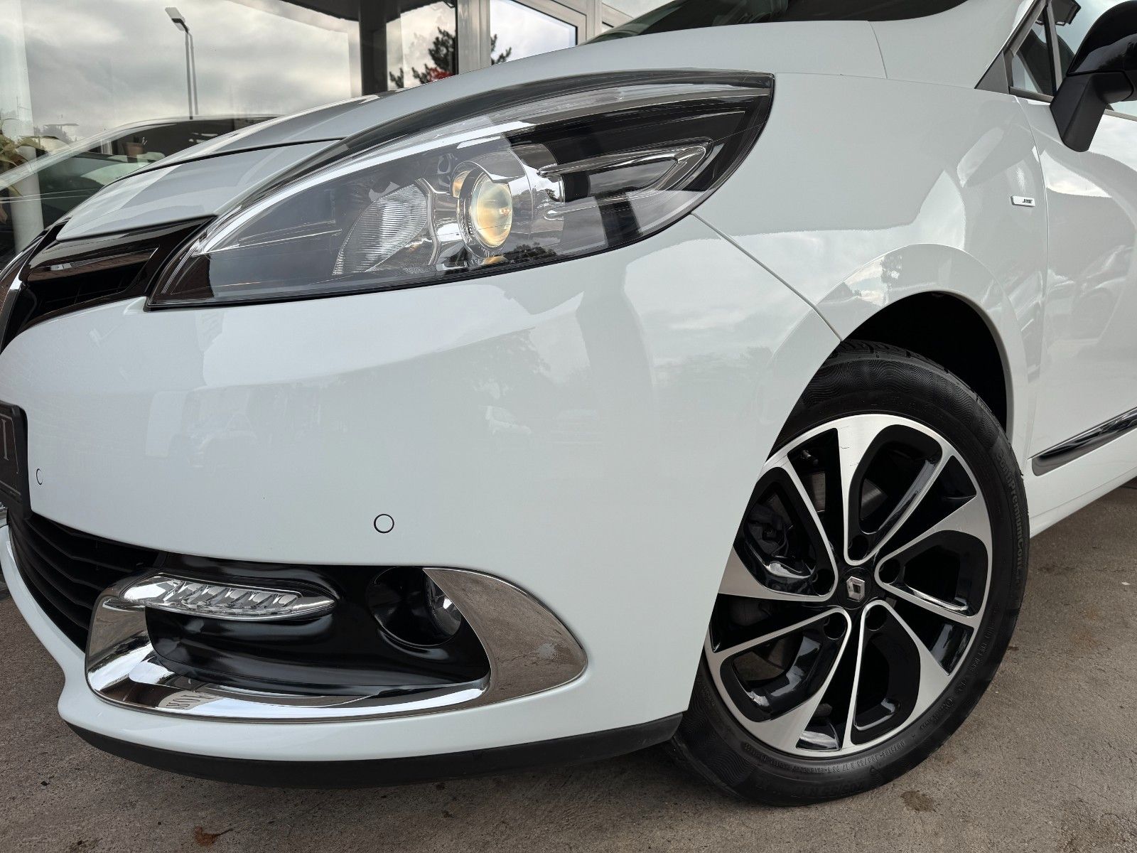 Fahrzeugabbildung Renault Scenic III BOSE Edition Autom. Navi/Panorama