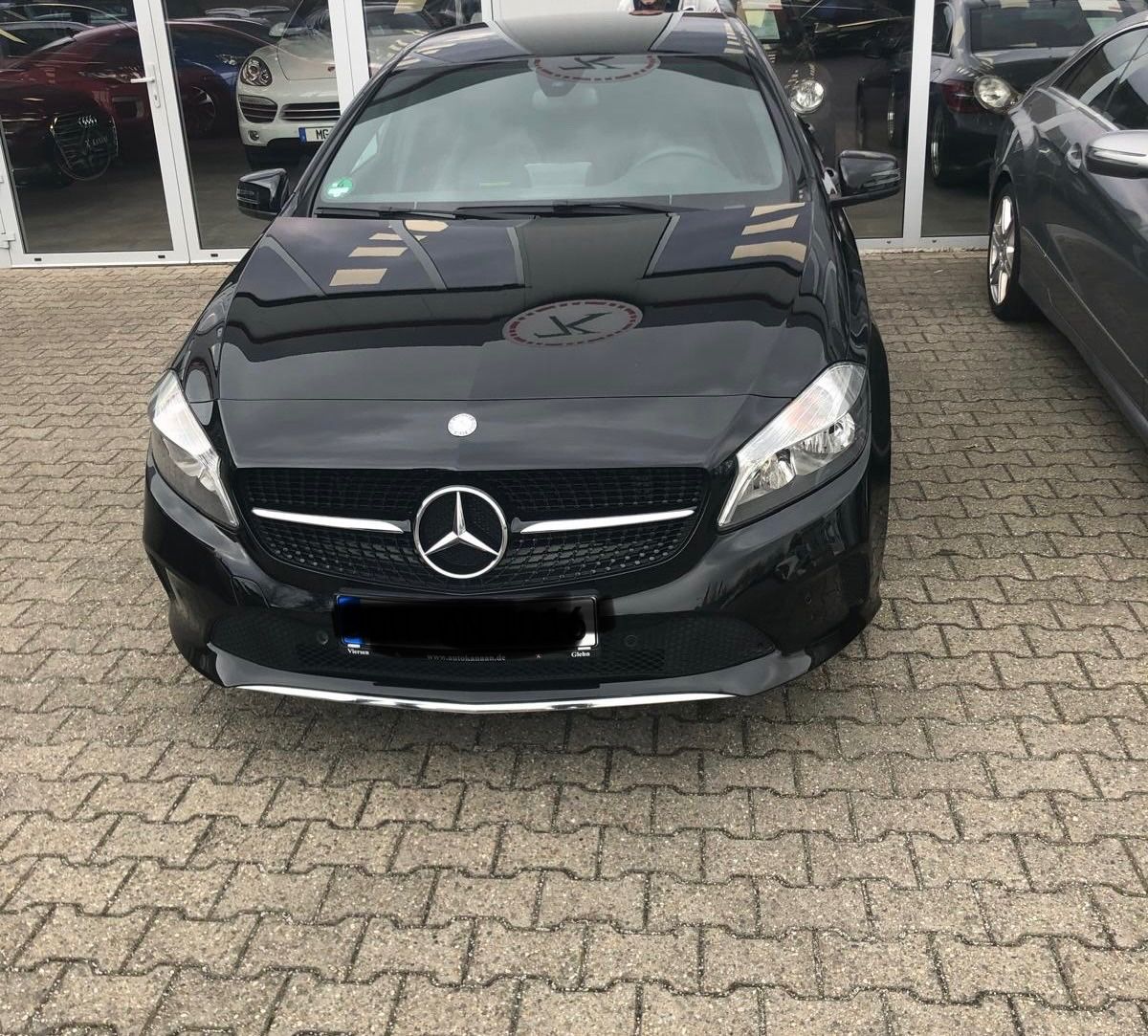 MERCEDES-BENZ A 200