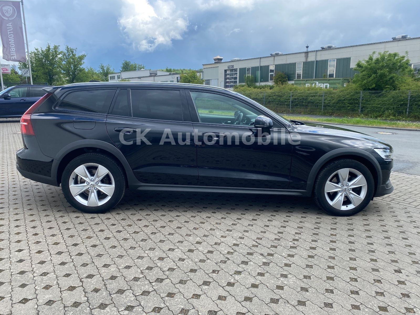Fahrzeugabbildung Volvo V60 D4 CrossCountry Pro AWD/Navi/BLIS/Kamera/LED