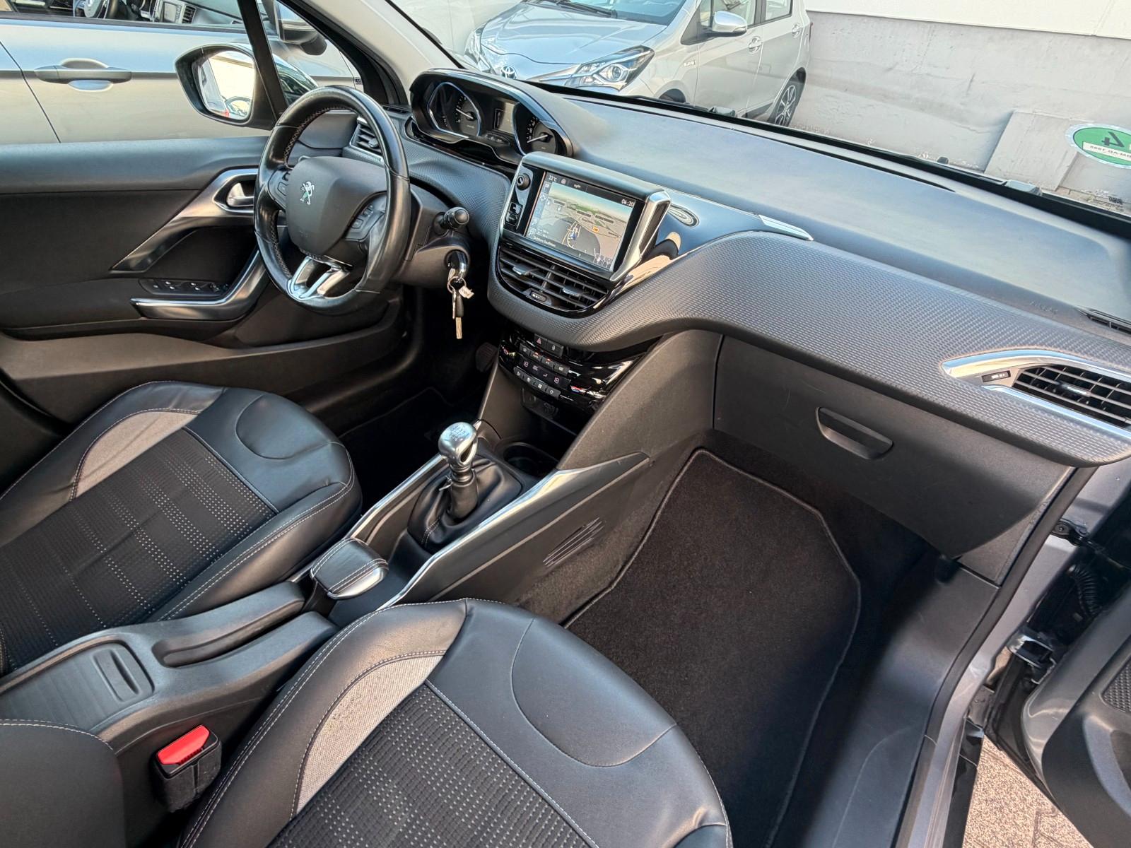 Peugeot 2008 Allure TEILLEDER/KLIMA/NAVI/AHK/PDC
