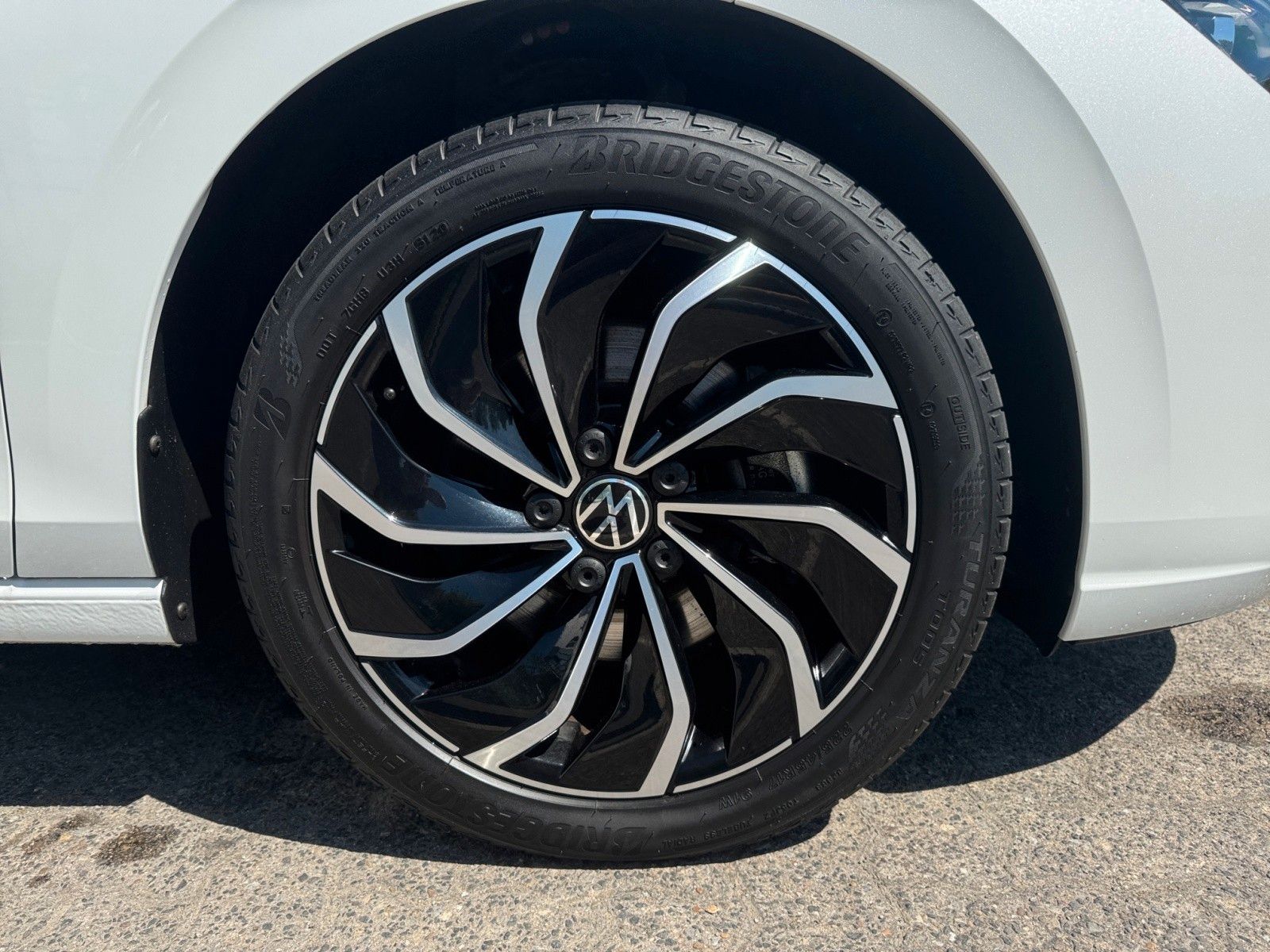 Golf Style Plug-In-Hybrid Navi Panoramadach