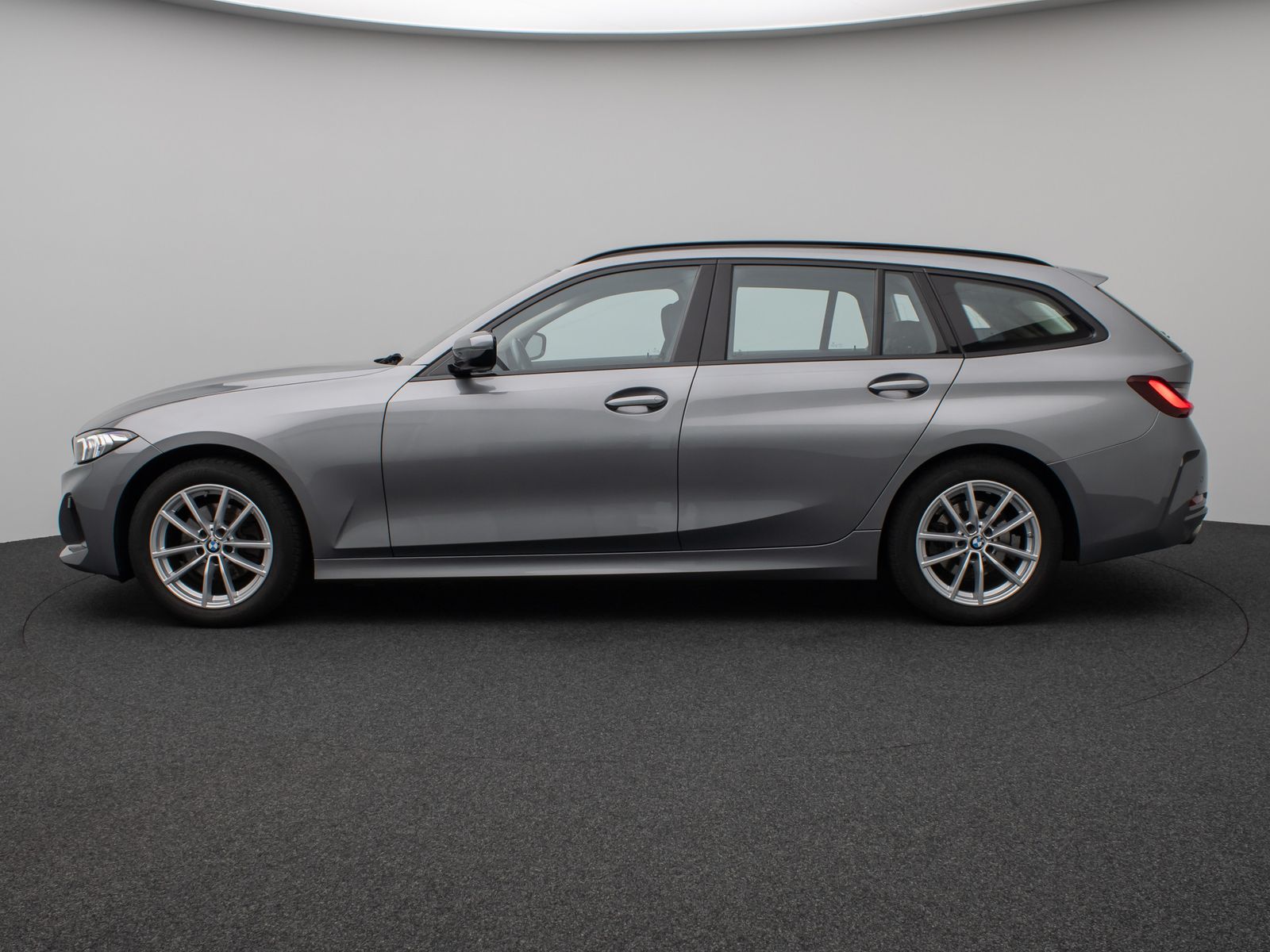 Fahrzeugabbildung BMW 320d Panorama DAB H/K Lordos Stop&Go PDC LED