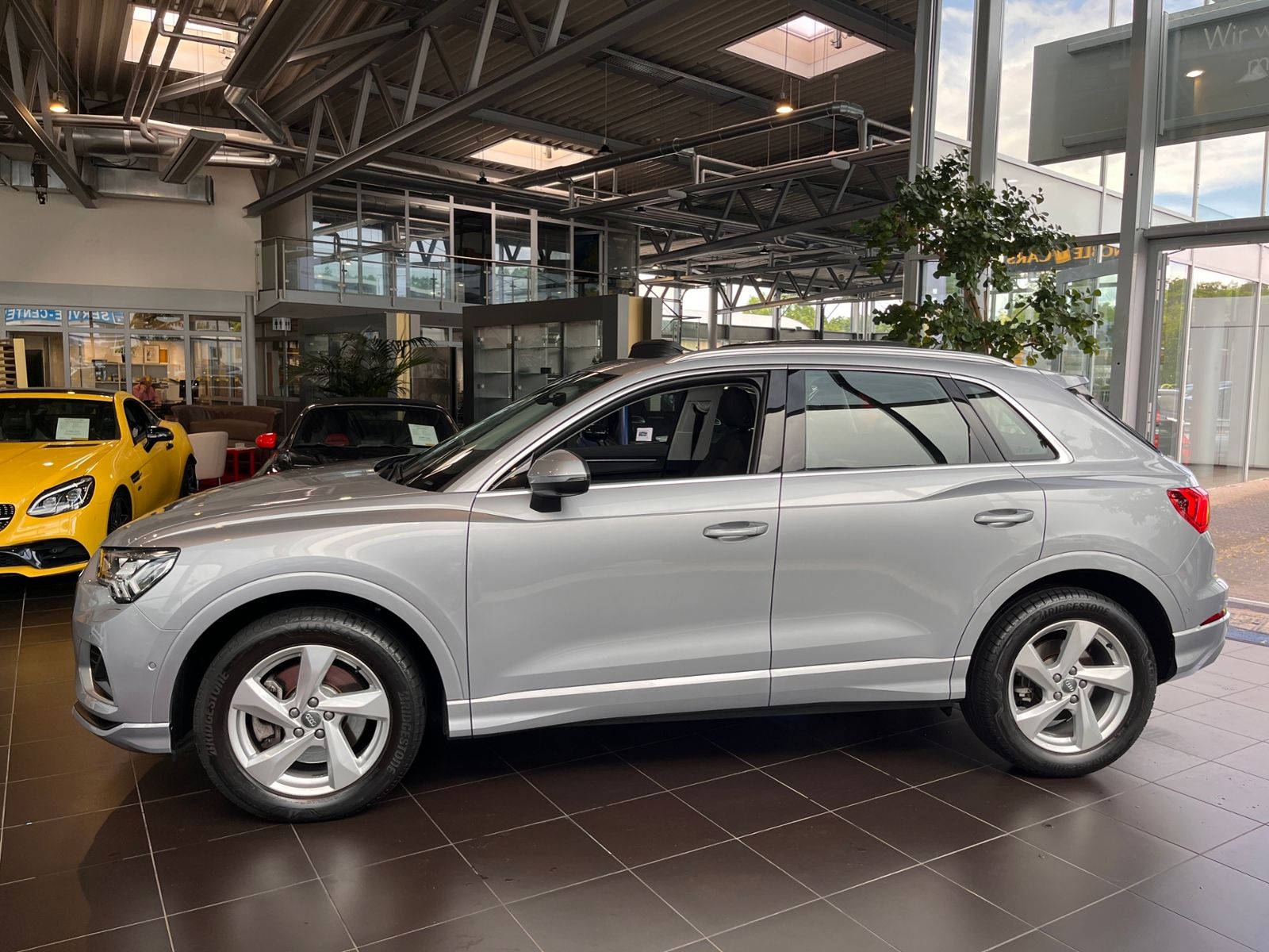 Fahrzeugabbildung Audi Q3 40 TFSI quattro advanced PANO AHK LED