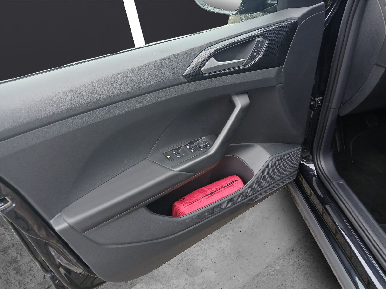 Fahrzeugabbildung Volkswagen T-Cross TSI Life Matrix AID ACC PDC SH