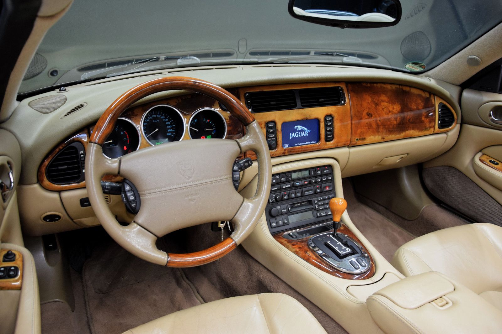 Fahrzeugabbildung Jaguar XKR Convertible Sitzh. Klimaaut. Alpine Tempomat