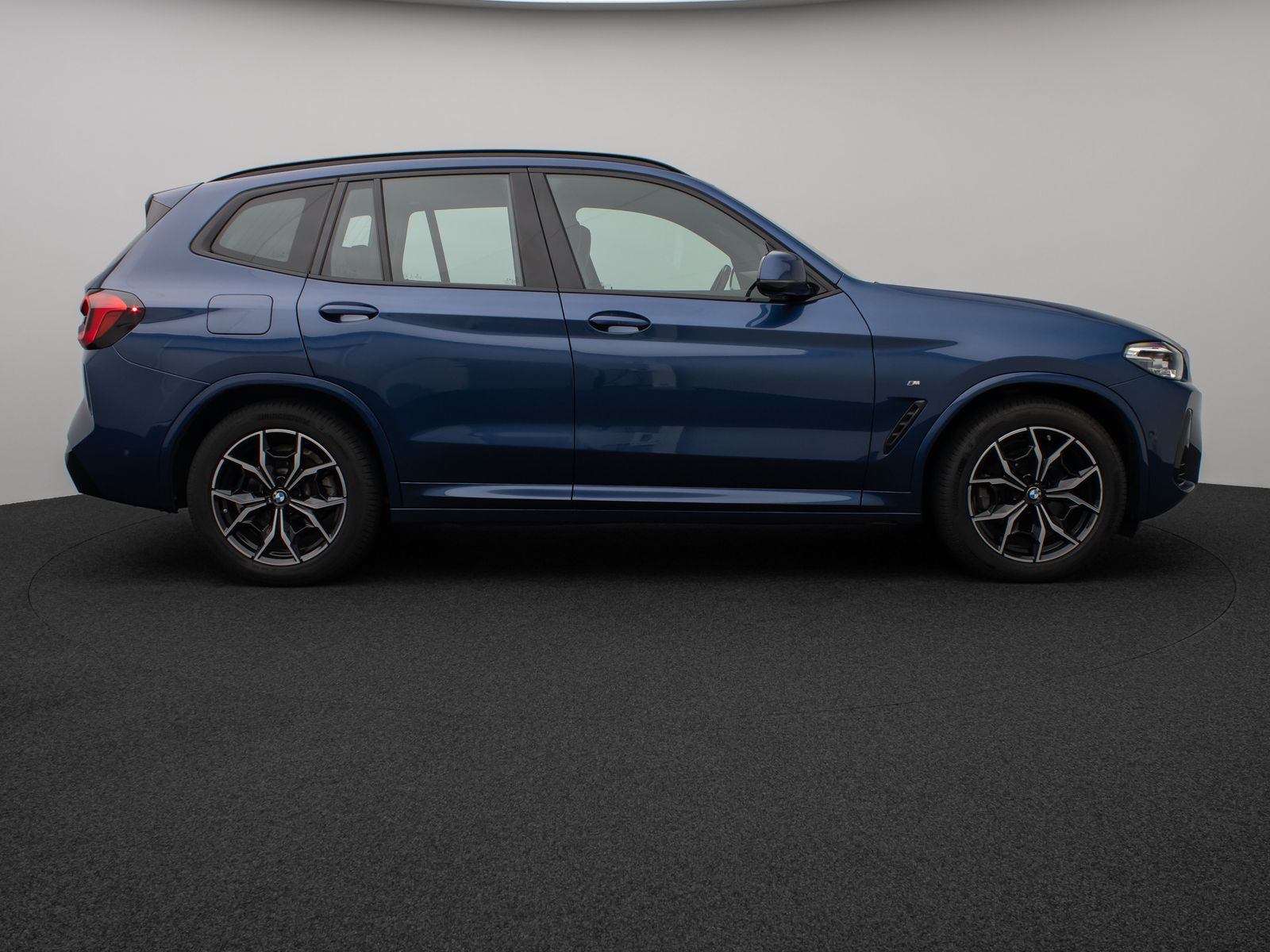 Fahrzeugabbildung BMW X3 xD20i  M Sport Panorama Kamera HUD AHK 19Zoll